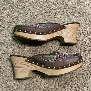 Steve Madden clogs